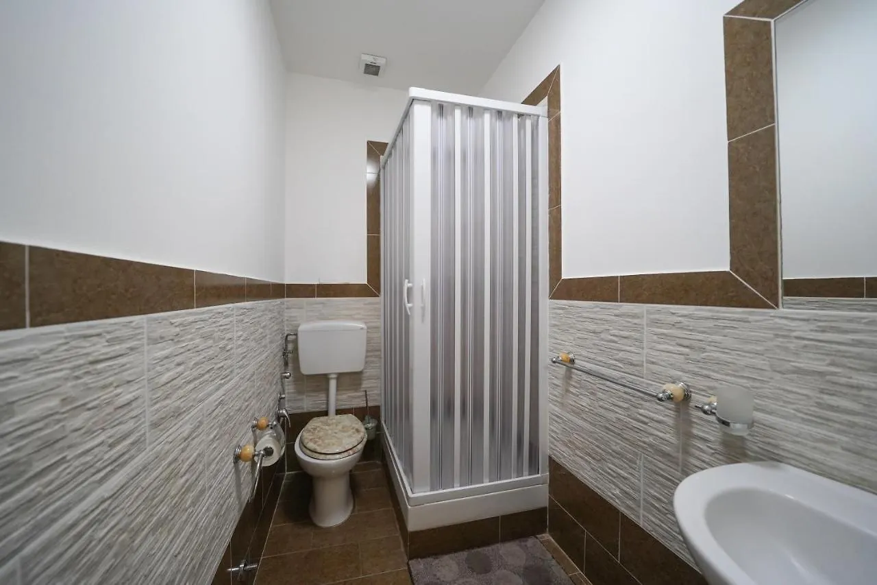 ** Alojamento de Acomodação e Pequeno-almoço Florinda B&B Nápoles Itália